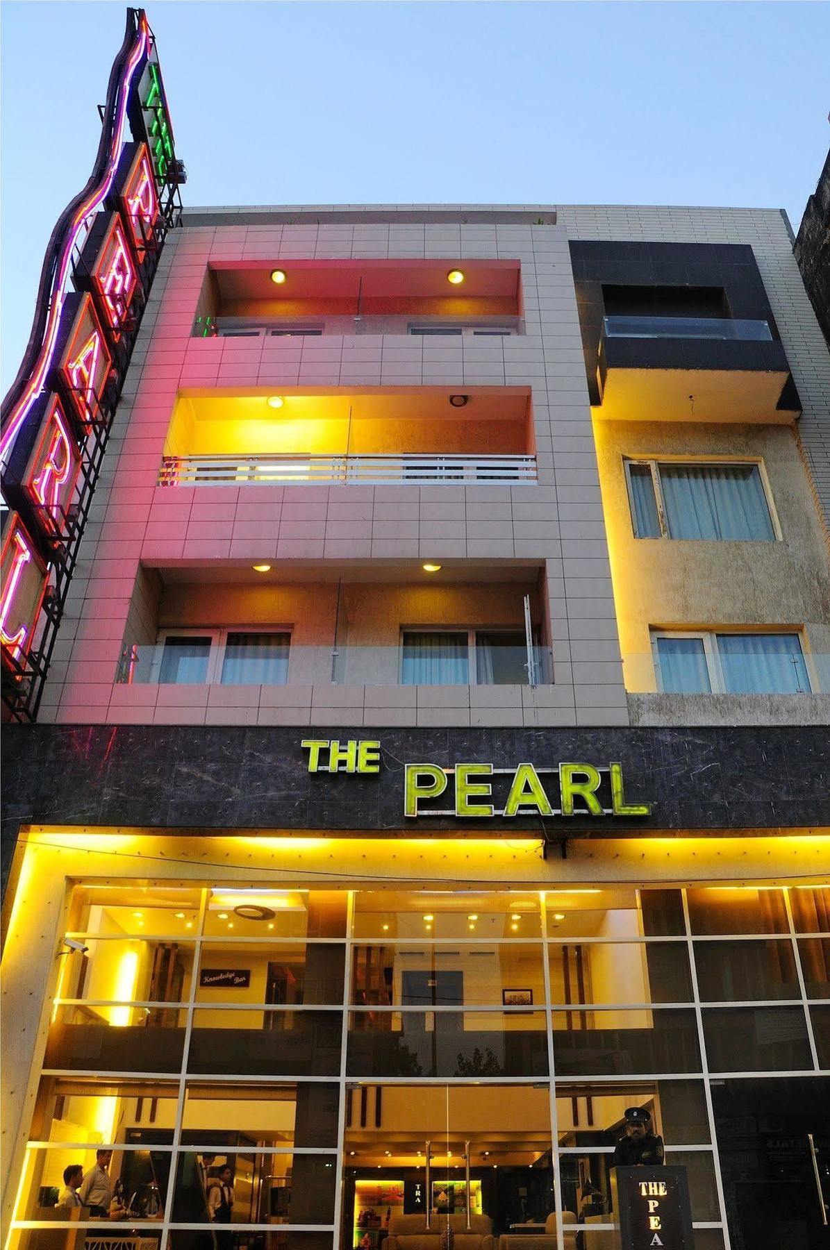 The Pearl Hotel Nowe Delhi Zewnętrze zdjęcie
